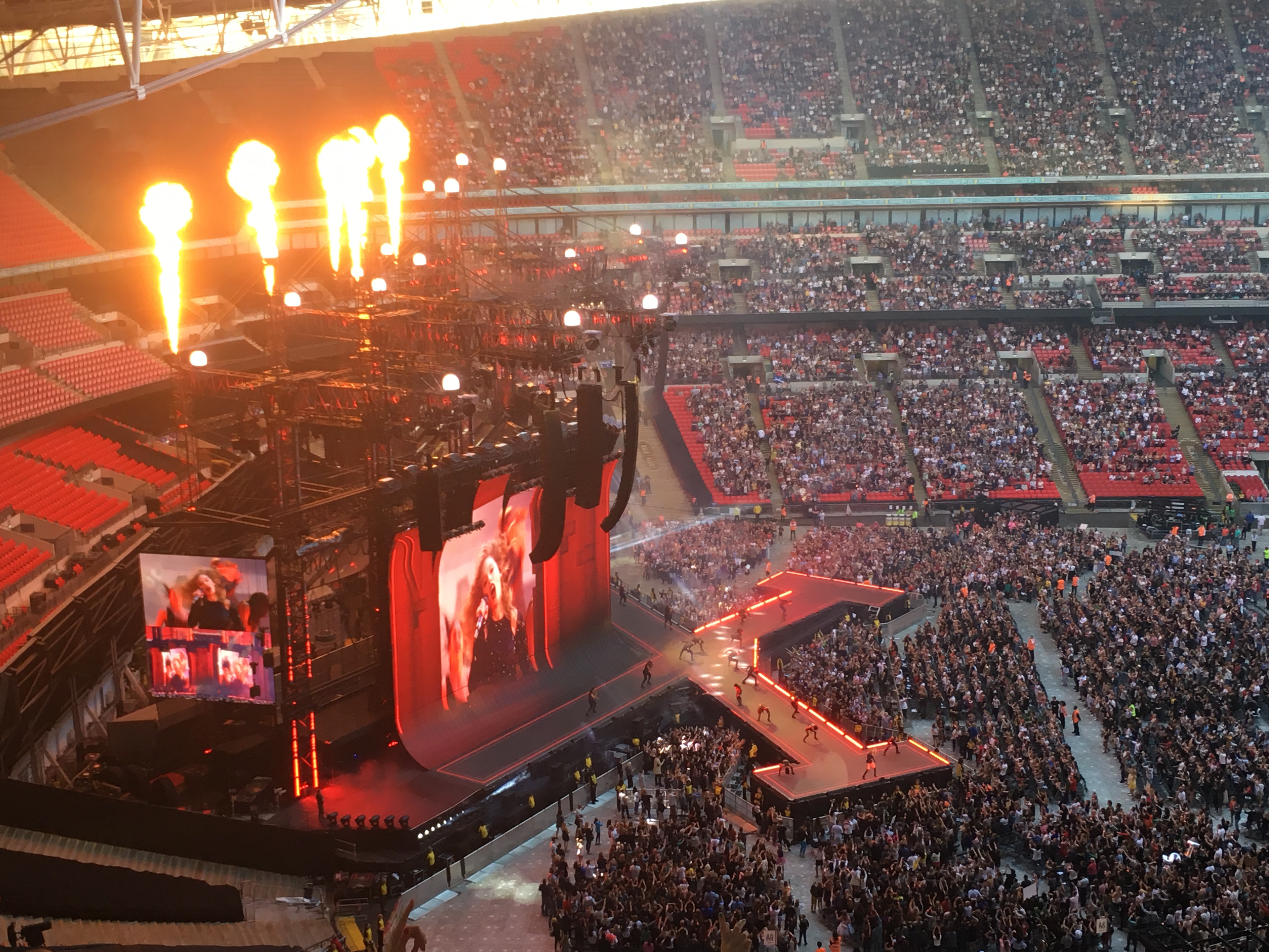 Taylor Swift – Reputation Tour – Beth Lucy Blogs